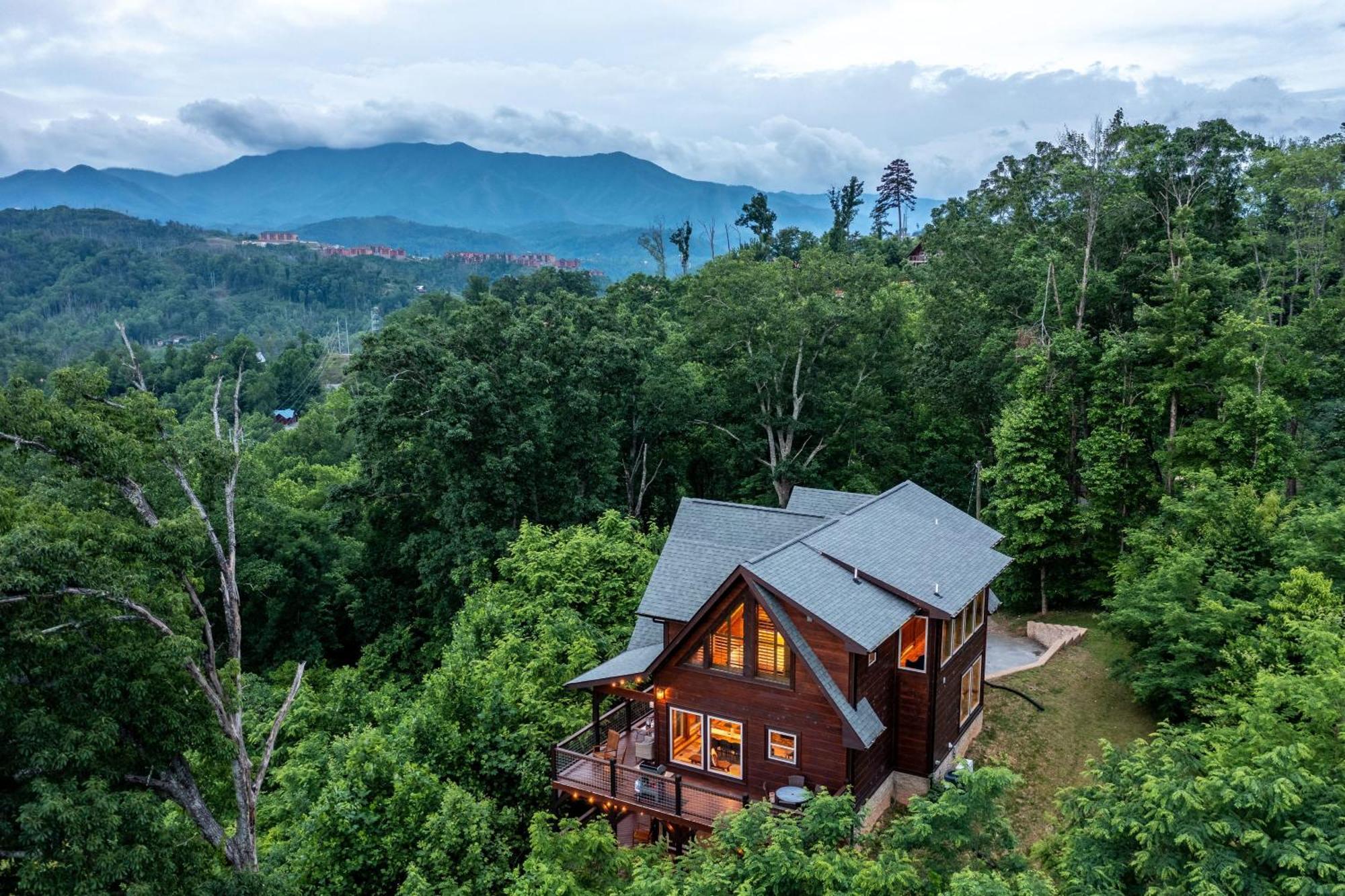 The Solstice - Amenities Galore Mountain Retreat Gatlinburg Exteriör bild