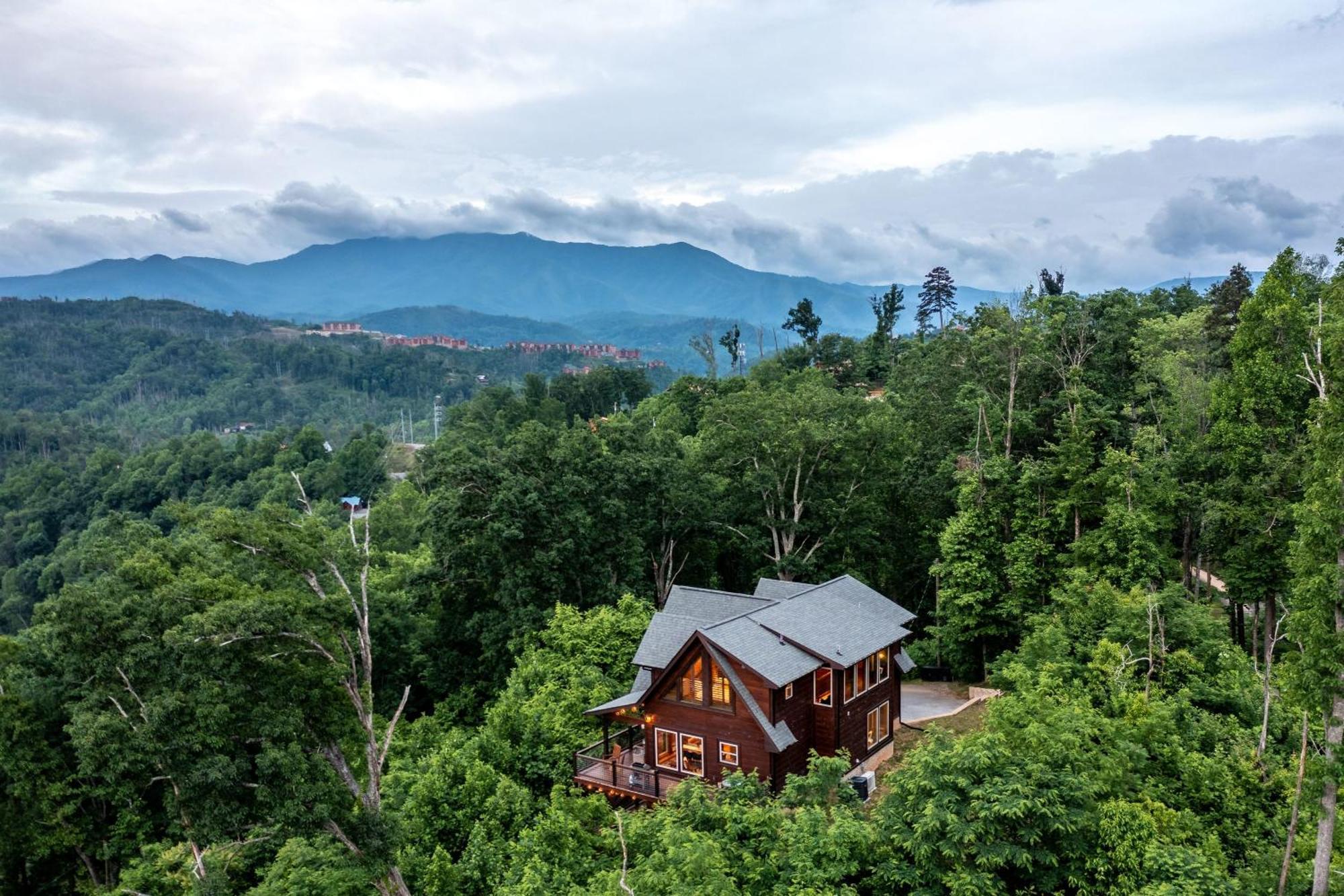 The Solstice - Amenities Galore Mountain Retreat Gatlinburg Exteriör bild