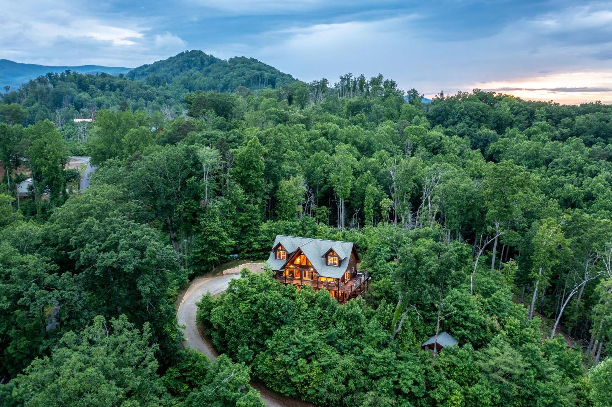 The Solstice - Amenities Galore Mountain Retreat Gatlinburg Exteriör bild