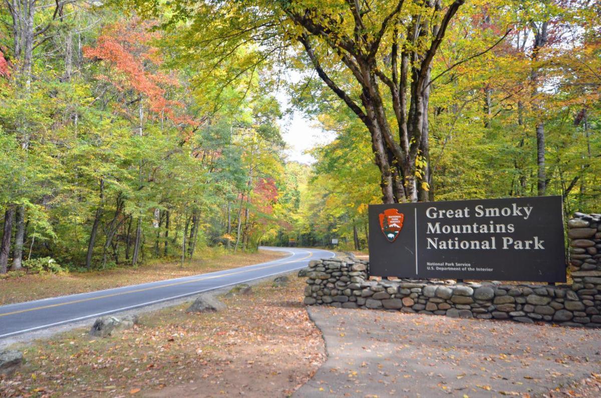 The Solstice - Amenities Galore Mountain Retreat Gatlinburg Exteriör bild